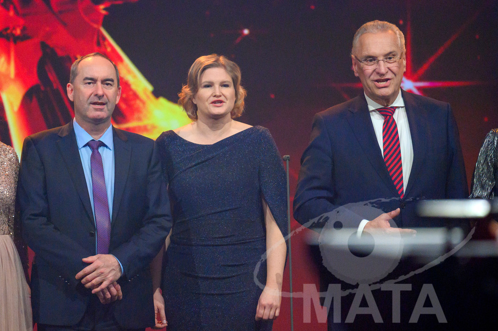 _DWA1717 | Hubert Aiwanger (Freie Wähler, Wirtschaftsminister), Katrin Ebner-Steiner (AFD, MdL), Joachim Herrmann (CSU, Bayerischer Innenminister) bei '30 Jahre Sternstunden-Gala 2023' in der Frankenhalle. Nürnberg, 15.12.2023 - Realisiert mit Pictrs.com