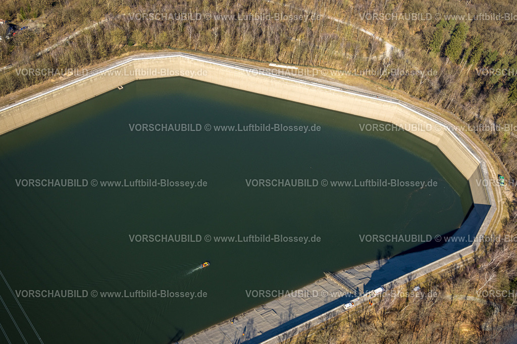 Herdecke250303211 | Luftbild, RWE Pumpspeicherbecken Koepchenwerk und Boot der DLRG bei einer Übung, Herdecke, Ruhrgebiet, Nordrhein-Westfalen, Deutschland