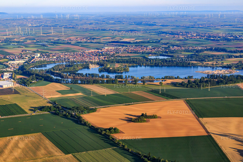 Luftbild: Stadt hinterm Silbersee aus Osten im Ortsteil Roxheim in Bobenheim-Roxheim im Bundesland Rheinland-Pfalz in Deutschland. Foto: IMG_088667.jpg vom 20.05.2016 durch Werner Riehm/FLY-FOTO.de