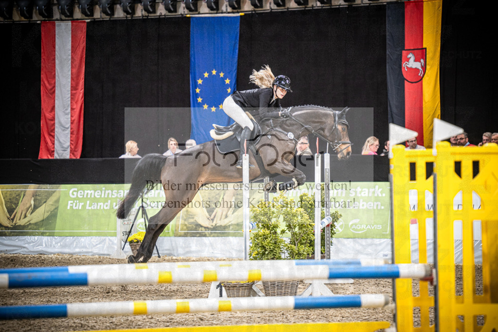 DOS_2208 | Entdecke hochwertige Reitturnierfotos von Foto Oger. Professionell, emotional und authentisch – jetzt Lieblingsmomente im Shop bestellen.Deutschlandweite Turnierfotografie. - Realisiert mit Pictrs.com