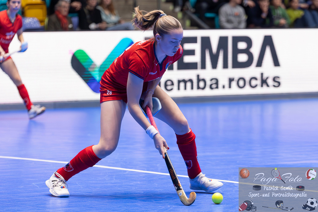 Volvo E.R.B. Final 4 Finale Frauen: Berliner HC - Mannheimer HC, 26.01.2025 | Lotta Curanz (Berliner HC #28) am Ball, Freisteller, Portrait, Porträt, Berliner HC - Mannheimer HC, Frankfurt, Süwag Arena, 26.1.2025 - Realisiert mit Pictrs.com