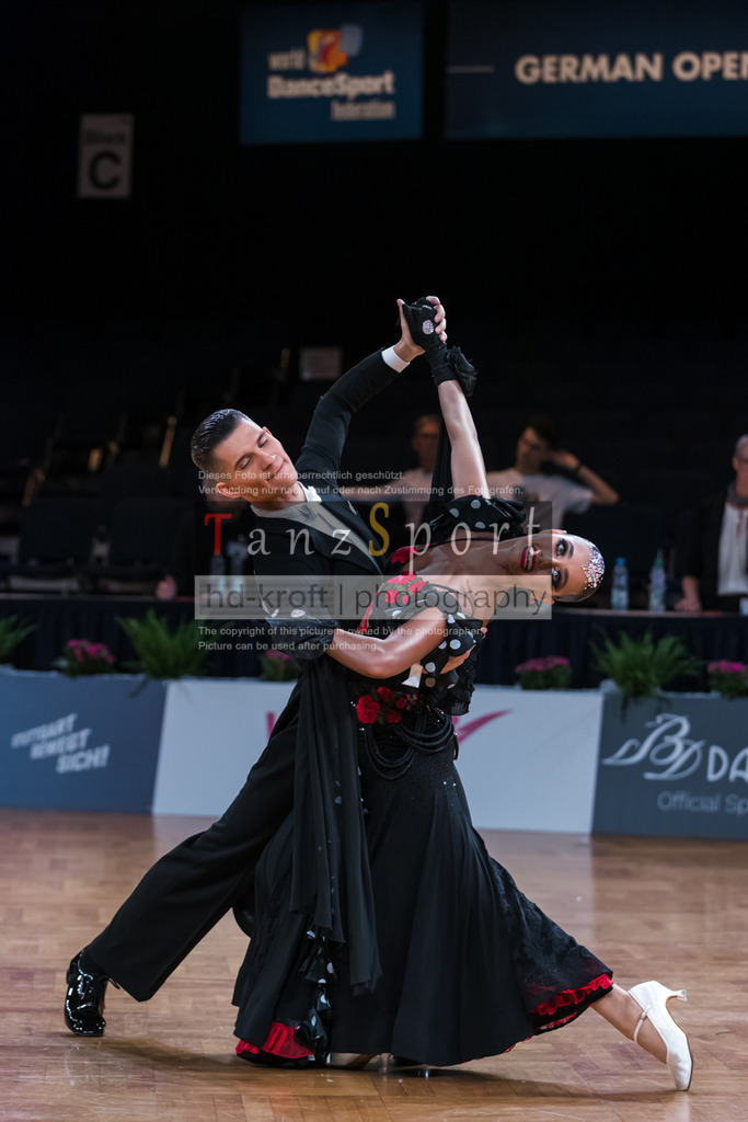 20250821_WDSF_GS_Std_R1_B1_3860 | Tanzsportbilder, Standardtanz, Lateintanz, WDSF, DTV, LTVB, dancecomp, goc, hessen tanzt, blaues band der spree, walzer, tango, wiener walzer, slowfox, quickstepp, samba, rumba, cha-cha-cha, paso doble. jive, hd-kroft photography, turniertanzsport