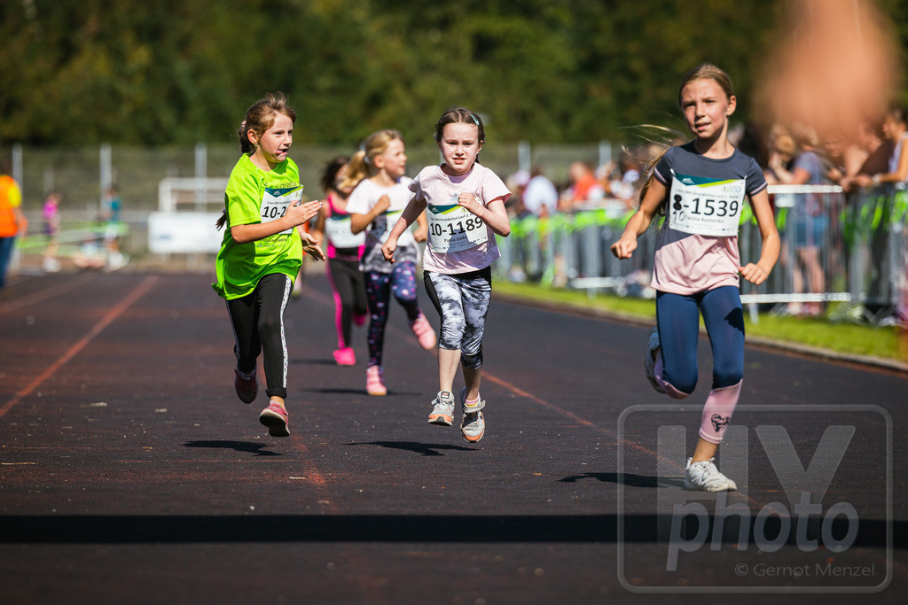 16. Hoywoj-CityLauf im Sportforum Hoyerswerda - 16.09.2023 | 1km VBH-Grundschul-Lauf 2. Klassen - Realisiert mit Pictrs.com