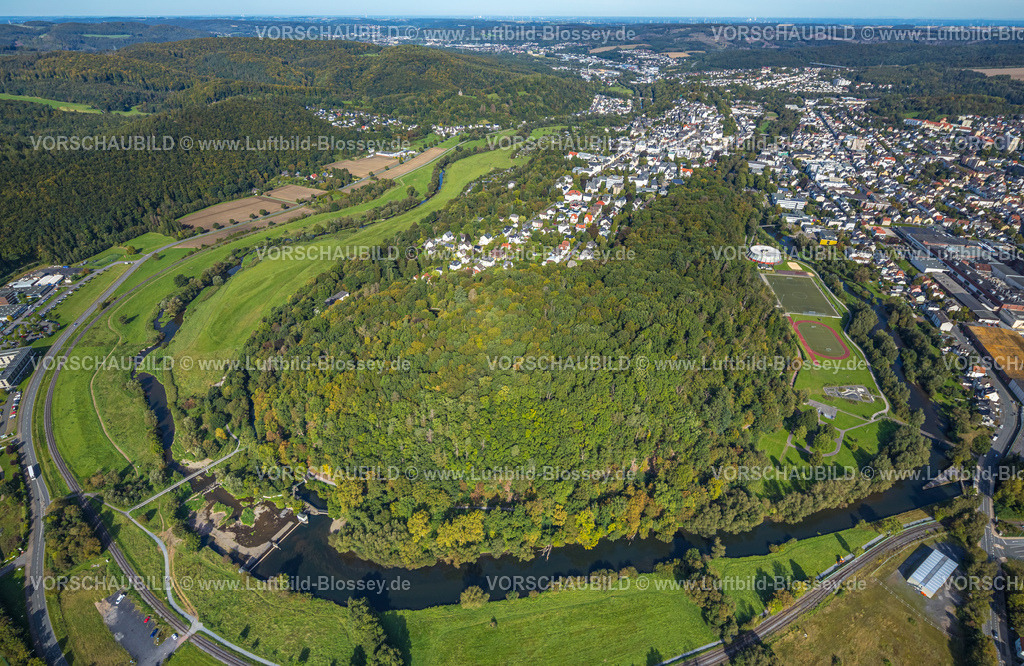 Arnsberg230904808 | Luftbild, Ruhrbogen mit Waldgebiet Eichholz, Kamelbrücke am Fluss Ruhr und Ruhraue, Arnsberg, Sauerland, Nordrhein-Westfalen, Deutschland