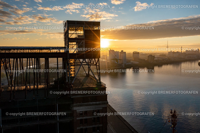 DJI_0072 | 30.09.2022 Drohnenaufnahmen Dt. Schifffahrtstag 2022 Bremen Wendebecken / Weser
