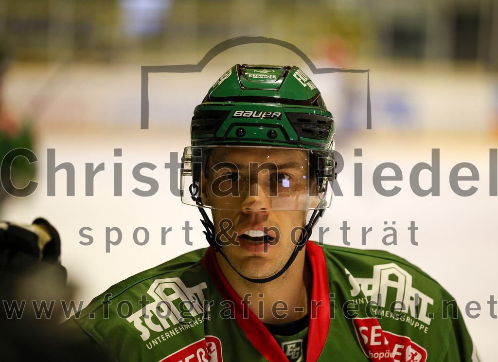 2023-12-26_073_TSV_Erding_gegen_ERV_Schweinfurt | Erding, Deutschland, 26.12.2023:
Eishockey, Bayernliga Vorrunde 2023 / 2024, 20. Spieltag, TSV Erding gegen ERV Schweinfurt, Endergebnis: 9:3

Mark Waldhausen (Erding Gladiators, #27)

Foto: Christian Riedel / fotografie-riedel.net