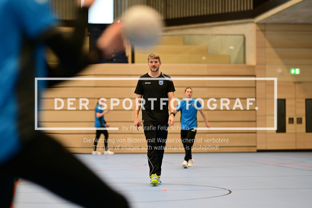 Handball I Frauen I Saison 2025-2026 I 1. HBF I Buxtehuder SV I Trainervorstellung I 50000 | Vorstellung des neuen Trainers beim Buxtehuder SV, Team Buxtehude: Cheftrainer Nicolaj Andersson, Nicolaj Bredekjaer Andersson, Name: Andersson, Nicolaj Bredekjaer, Alter: 37, Nationalität: Dänemark, DäneHier zu sehen: das erste Coaching von Nicolaj Bredekjaer Andersson (Buxtehuder Sportverein)  - Realisiert mit Pictrs.com