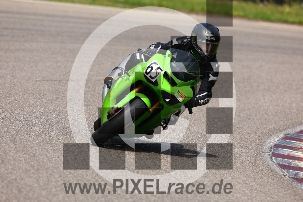 0065-20250427_01525 | Schöne Erinnerungen an spannende Momente - das festzuhalten ist unser Job. PIXELrace.de ist seit 2003 auf den Rennstrecken Europas unterwegs um die Action draußen beim Fahren und die wunderbare Stimmung imm Fahrerlager für euch einzufangen.