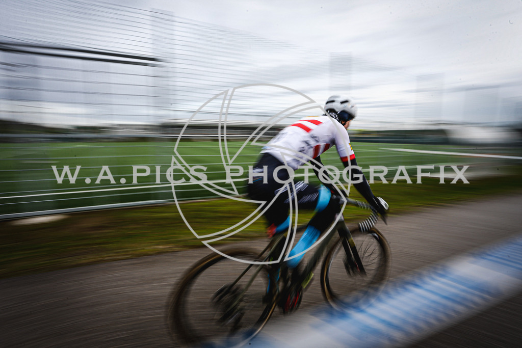 ..... | AUSTRIA, 24.11.24, 3.Radquerfeldein GP um das Sportzentrum Gunskirchen Image shows: Photo: Wapics / Andreas Willdoner