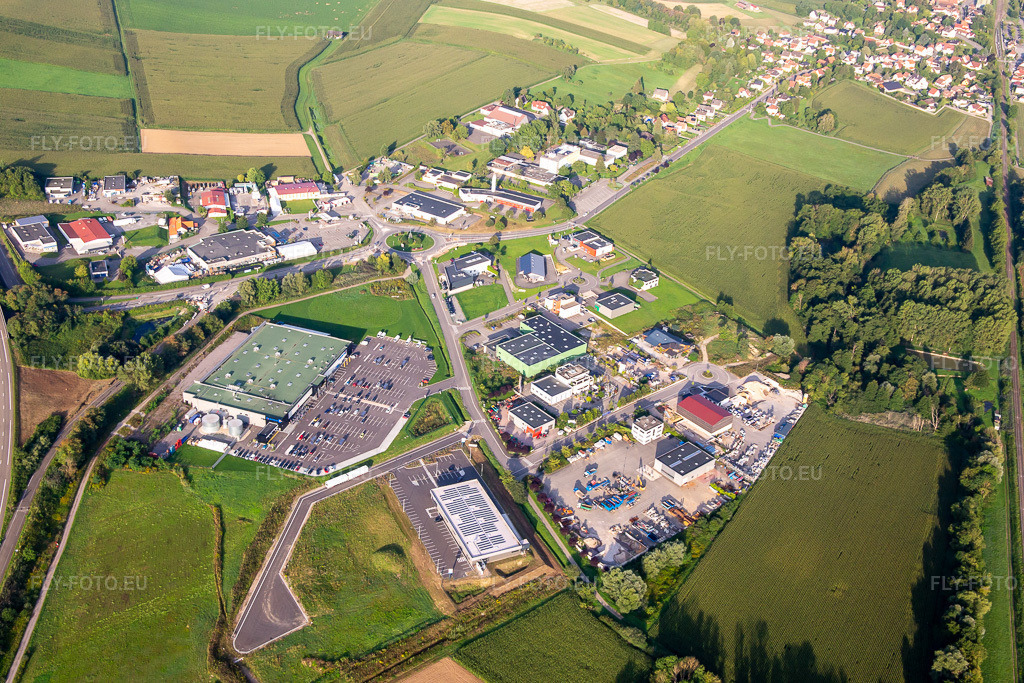 Vue aérienne: Zone industrielle de Norden à Soultz-sous-Forêts dans le département Bas Rhin, France – .Photo: IMG_138095.jpg prise le 19/08/2023 par Werner Riehm/FLY-FOTO.eu – Résolution de l'original: 5472 x 3648 px