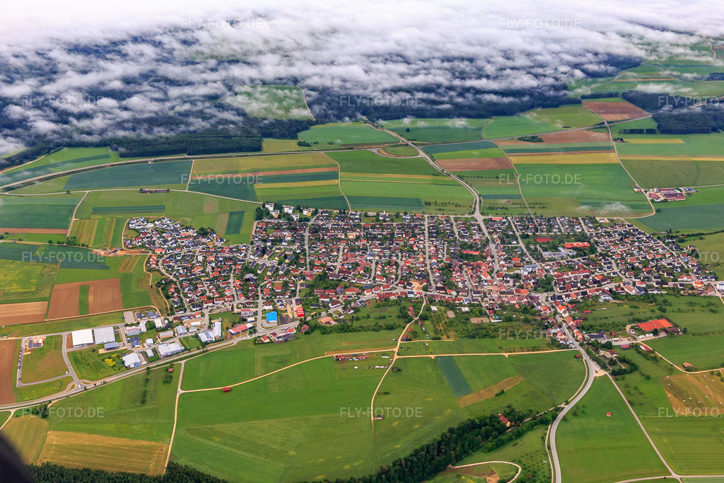 Luftbild: Ortsübersicht von Norden in Neuhausen ob Eck im Bundesland Baden-Württemberg in Deutschland. Foto: IMG_115071.jpg vom 10.06.2019 durch Werner Riehm/FLY-FOTO.de