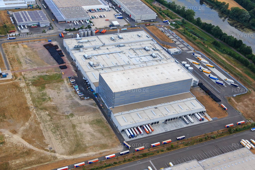 Luftbild: Pfälzer Erfrischungsgetränke GmbH in Wörth am Rhein im Bundesland Rheinland-Pfalz in Deutschland. Foto: IMG_083786.jpg vom 24.07.2015 durch Werner Riehm/FLY-FOTO.deMEG Gruppe - MEG Gruppe