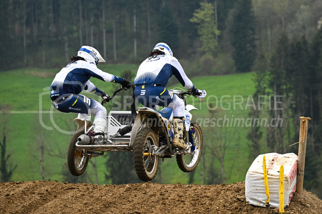 Motocross Schlatt bei Winterthur - 30. April 2023 | #23 Bueeler Markus / Bueeler Armin aus Oberarth (CH) auf WSP Husqvarna 450 in der Kategorie Seitenwagen am Motocross Schlatt bei Winterthur, 30. April 2023. 
Instagram: @mx_schlatt | @mc_wila | @sam_schweiz
Bild: Sportfotografie Markus Aeschimann | www.markus-aeschimann.ch - Realisiert mit Pictrs.com