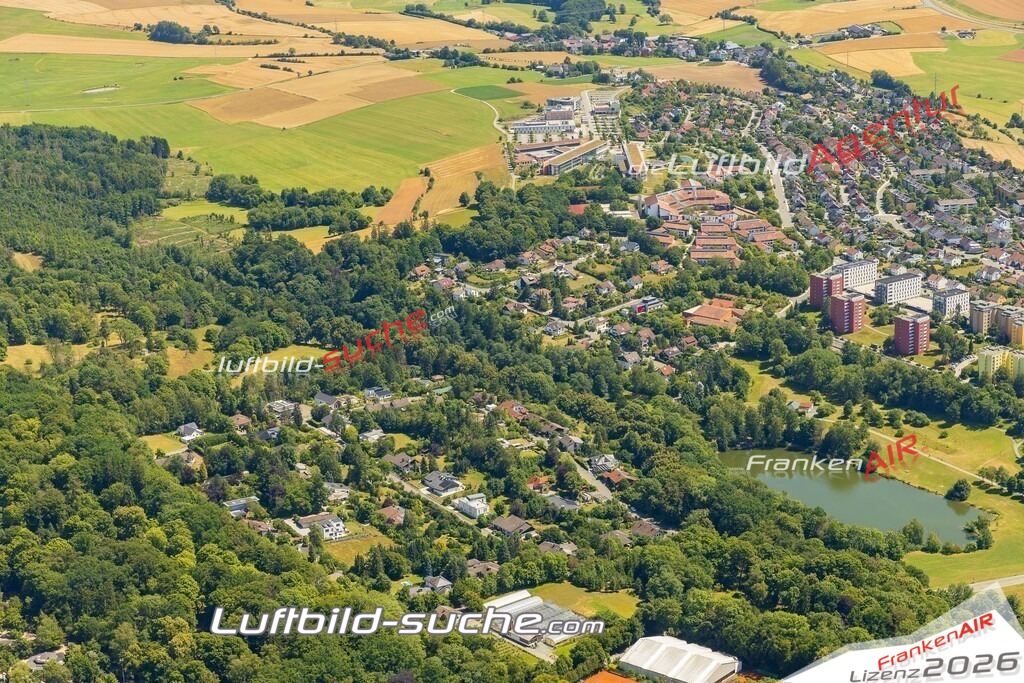 Luftaufnahme von Hof - Die Luftaufnahme wurde 2025 vom UL-Flugzeug heraus erstellt ( keine Drohne ) - Hochauflösende Luftaufnahme - für professionelle Ausdrucke geeignet. Die Geschenkidee !Mit Lizenz und Bildrechte bestellbar