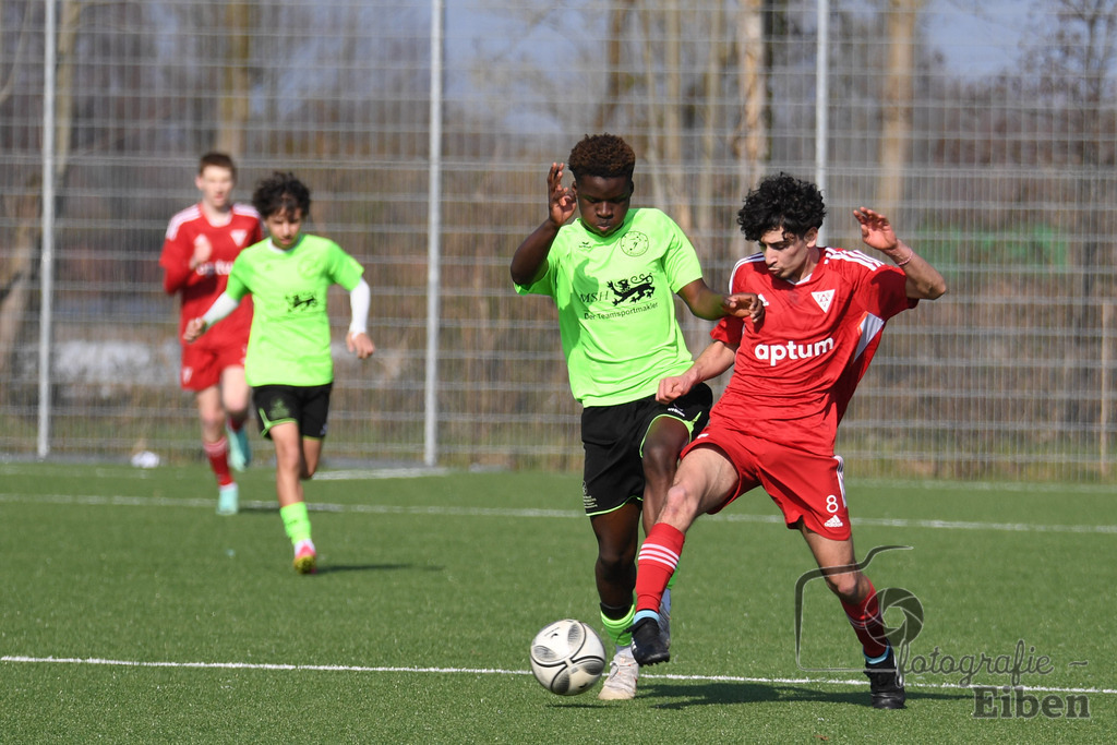 JFV Edewecht-TSV Bemerode U15 | C-Jugend Niedersachsenliga; JFV Edewecht (grün)-TSV Bemerode U15 (rot) am 09.03.2024; in Edewecht (Sportpark Göhlenweg), Photo: Philip Eiben 2024 - Realisiert mit Pictrs.com