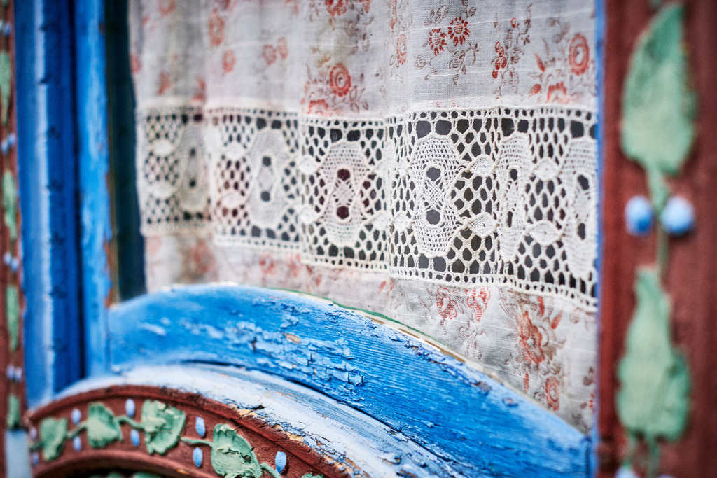 Detail eines Romawagens | Mönchhof, Austria - October 06, 2021: Dorfmuseum Mönchhof; Detail eines Romawagens - Realisiert mit Pictrs.com