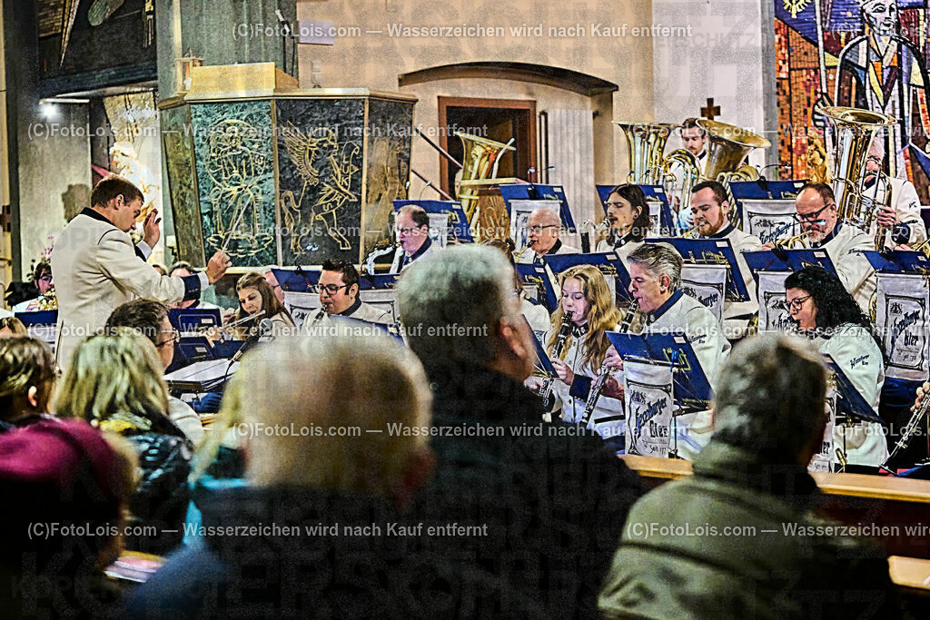 ALP4647_Wieselburger Brauereikapelle_Konzert | (C)FotoLois.com, Alois Spandl, WEIHNACHTSKONZERT der Betriebsmusikkapelle der Brauerei Wieselburg in der Pfarrkirche, durch´s Programm führte Pfarrer Daniel Kostrzycki, anschließende Verköstigung durch die Landjugend Wieselburg, Fr 8. Dez. 2023.