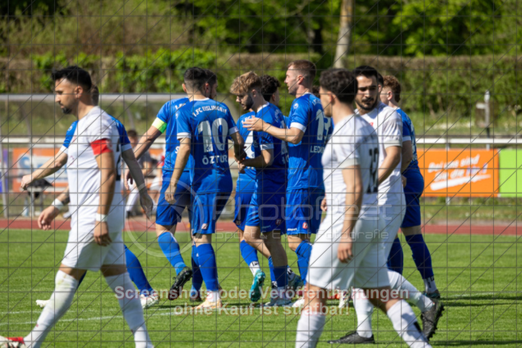 20250419_153346_0092 | #,1.FC Eislingen (blau) vs. Türksport Nürtingen (weiß), Fußball, Bezirksliga - Bezirk Neckar/Fils, 23. Spieltag, Saison 2024/2025, Rasenplatz, Eichbachstation, Haldenstraße 45, 73054 Eislingen, 19.04.2025 - 15:30 Uhr,Foto: PhotoPeet-Sportfotografie/Peter Harich