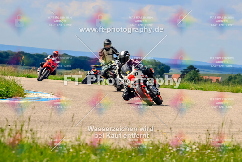 MotoTeam-0891 | Hier findet Ihr Bilder von Touristenfahrten auf der Nürburgring Nordschleife oder von anderen Veranstaltungen die ich besucht habe. Viel Spass beim Durch Schauen 