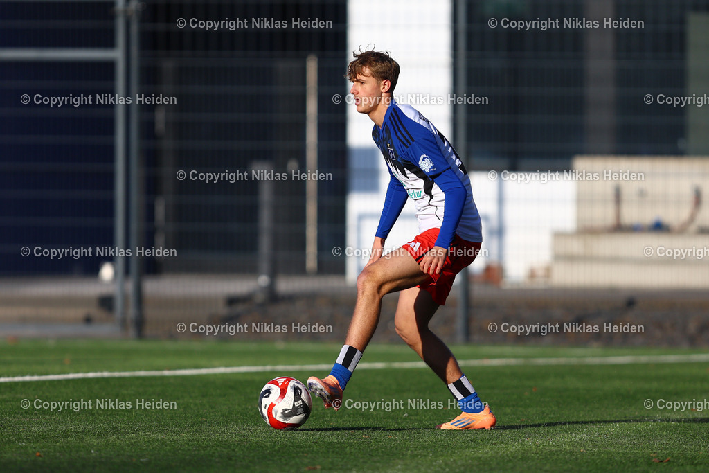NH_HamburgerSVU19_Hannover96U19_DFBNachwuchsliga_22112025 | #16 Louis Lemke (Hamburger SV U19)Fußball I Junioren I U19 DFB-Nachwuchsliga Vorrunde Gruppe A I Saison 2025-2026 I 12. Spieltag I Hamburger SV U19 - Hannover 96 U19 I 22.11.2025 I Trainingsplatz Volksparkstadion