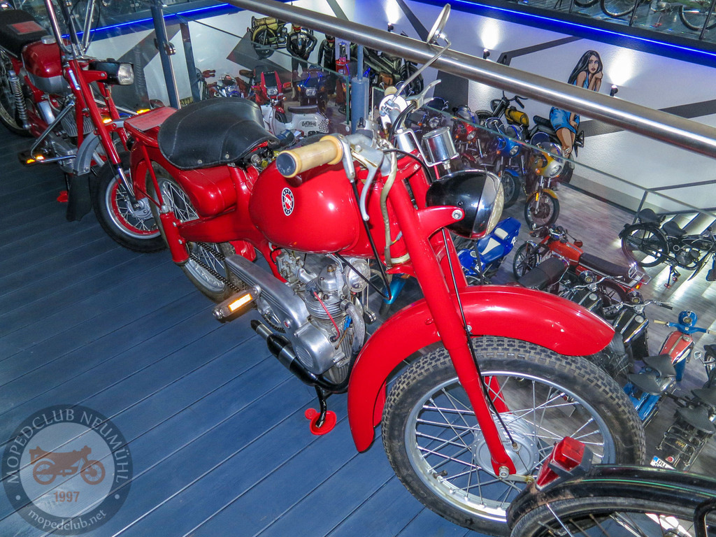 MopedmuseumNeumühl_151023_073 | Bildergalerie von Sport-Ereignissen aber auch von weiteren spannenden Dingen - nicht nur vom Niederrhein. In Anlehnung an den bekannten Spruch von Hanns Dieter Hüsch heißt das Motto: "Niederrhein ist überall".  - Realisiert mit Pictrs.com