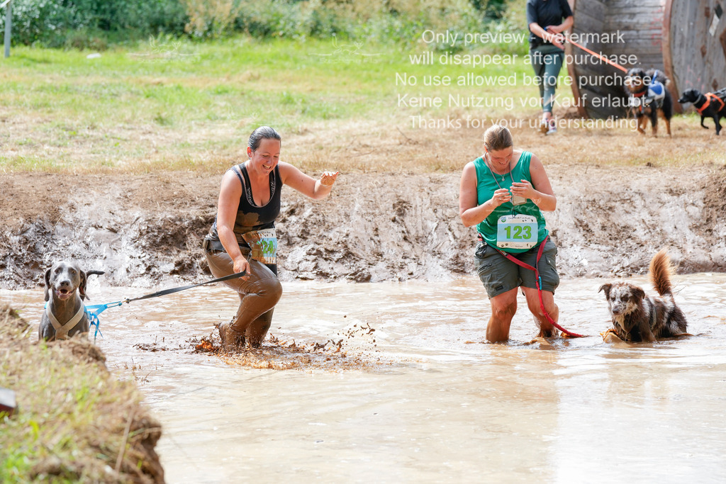 Schlamm_mit_Hund (217 von 460) | stephaniefillaphotographie - Realisiert mit Pictrs.com