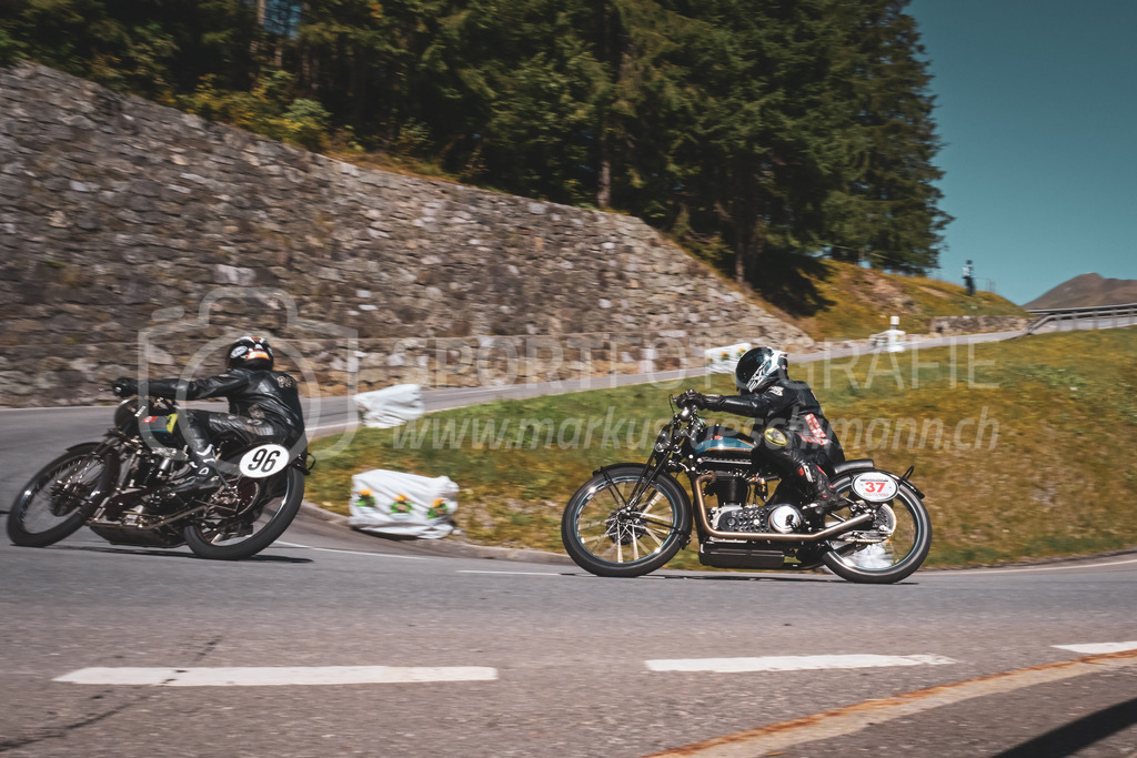 21. Arosa ClassicCar 2025 - 6. =September= 2025 | Das Feld der Motorräder am Arosa ClassicCar 2025..@arosaclassiccar, @arosa.official, #arosaclassiccar, #arosa, #76curves, #classiccarBild: Sportfotografie Markus Aeschimann | www.markus-aeschimann.ch - Realisiert mit Pictrs.com