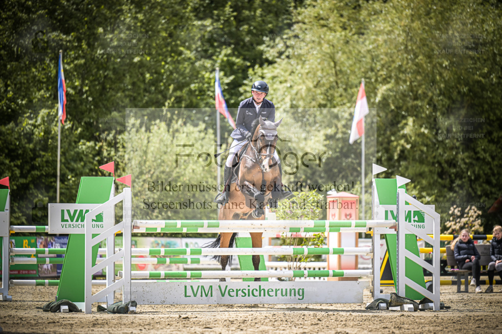 DOS_6052 | Entdecke hochwertige Reitturnierfotos von Foto Oger. Professionell, emotional und authentisch – jetzt Lieblingsmomente im Shop bestellen. - Realisiert mit Pictrs.com