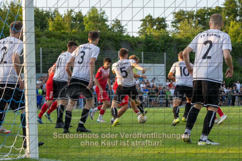 20250616_202945_0854 | #,  TV Eybach (weiß) vs. 1.FC Donzdorf II (rot), Fussball, Entscheidungsspiel 3 in Kreisliga A3 - Bezirk Neckar/Fils, Saison 2024/2025, Rasensportplatz, Staufenecker Str. 41, 73084 Salach, 16.06.2025 - 18:30 Uhr,Foto: PhotoPeet-Sportfotografie/Peter Harich