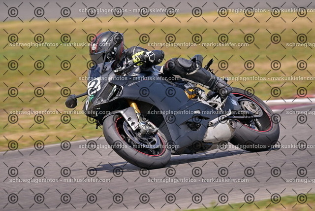 26bt05-1499 | markuskiefer.com - Realisiert mit Pictrs.com