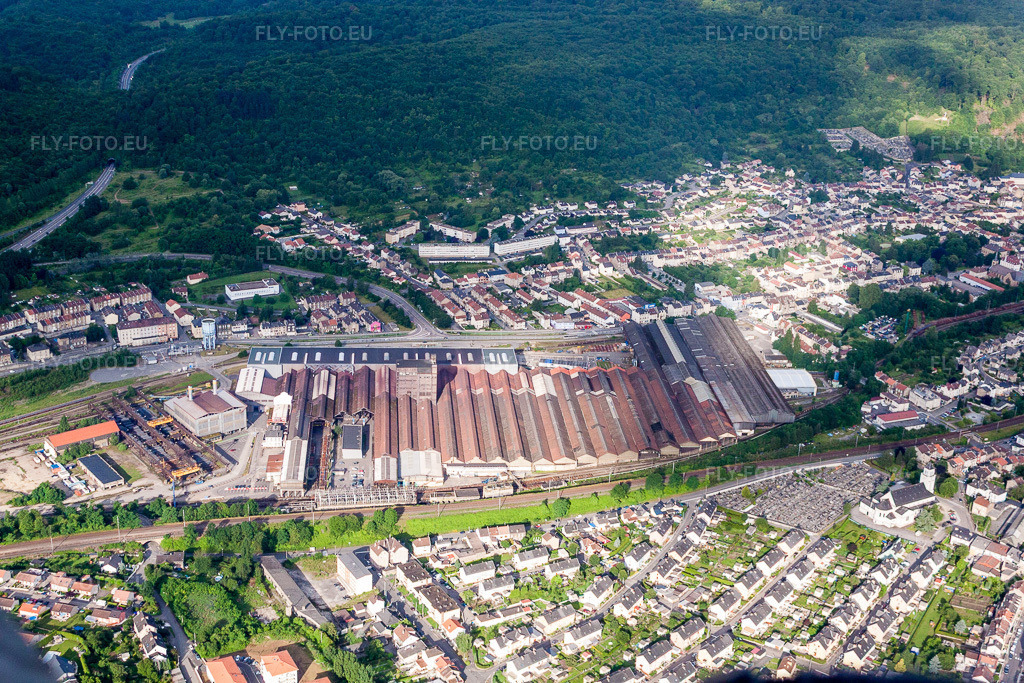 Vue aérienne: Locaux de l'usine SAS de British Steel Rail à le quartier Faubourg Sainte-Catherine Pâtur in Hayange dans le département Moselle, France – .Photo: IMG_50533.jpg prise le 23/06/2012 par Werner Riehm/FLY-FOTO.eu – Résolution de l'original: 4752 x 3168 px