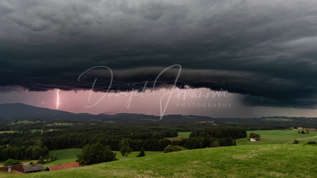Gewitterzelle | Starke Gewitterzelle über Miesbach