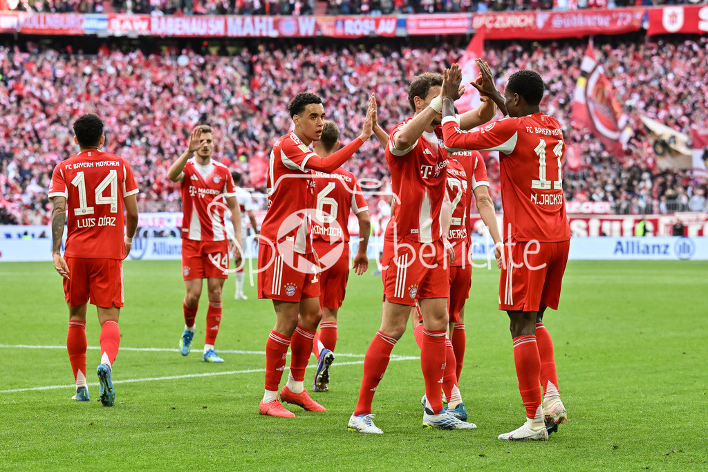 FC Bayern München - VfB Stuttgart | MUNICH, GERMANY - 19. APRIL: Bayern celebrating the goal to makes 2-1 / Tor / Torschuetze / Freude / Happy - Nicolas JACKSON (FC Bayern Munich 11) - during the Bundesliga Match between FC Bayern Munich vs. VfB Stuttgart at Matchday 30 at Allianz Arena / DFL REGULATIONS PROHIBIT ANY USE OF PHOTOGRAPHS AS IMAGE SEQUENCES AND/OR QUASI-VIDEO / Leon GORETZKA (FC Bayern Munich 8), Jamal MUSIALA (FC Bayern Munich 10), Luis DIAZ (FC Bayern Munich 14)