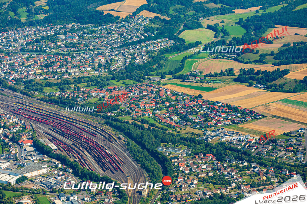 Luftbild der Stadt Bebra - Das Luftbild wurde 2025 vom UL-Flugzeug heraus erstellt ( keine Drohnenaufnahme ) - Hochauflösende Luftaufnahme - für Wandbilder und großformatige Ausdrucke geeignet. Das besondere Geschenk!Hier alle&nbsp;Infos zur Lizenzierung der LuftaufnahmeWir fliegen auch dieses Jahr wieder in Ihre Region um Luftbilder zu erstellen.- Luftbild anfragen