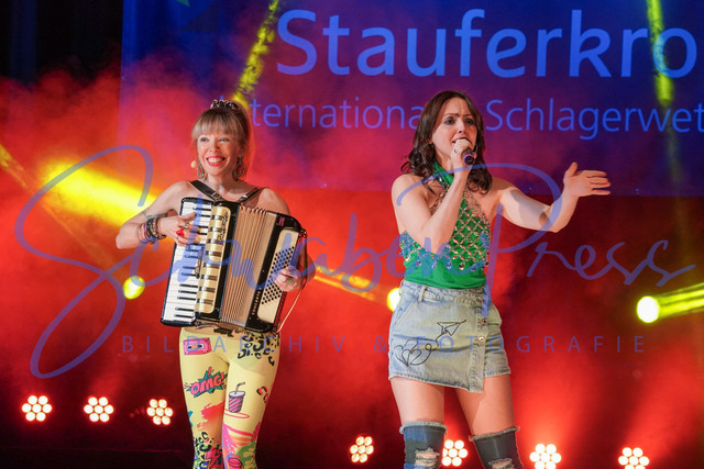 060424Ho2039 | Duo Zweii -Stauferkrone 2024
Der internationale Schlagerwettbewerb Stauferkrone wird 2024 bereits zum fuenften Mal von Maitis Media ausgerichetet. 
Deutschland, Donzodrf, Stadthalle, 06.04.2024


