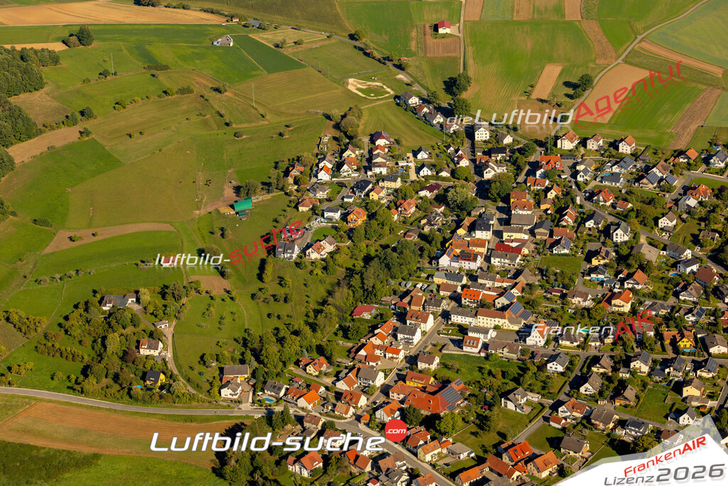 Das Luftbild zeigt : Unteroberndorf Breitengüßbach - Die Luftaufnahme wurde 2023 vom UL-Flugzeug aus erstellt ( keine Drohne ) - Hochauflösende Luftaufnahme - Für grossformatige Ausdrucke geeignet. Die Geschenkidee !Mit Lizenz und Bildrechte bestellbar