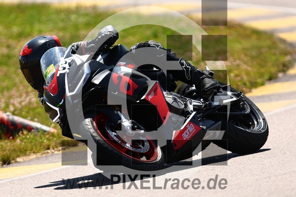 0723-20250621_01860 | Schöne Erinnerungen an spannende Momente - das festzuhalten ist unser Job. PIXELrace.de ist seit 2003 auf den Rennstrecken Europas unterwegs um die Action draußen beim Fahren und die wunderbare Stimmung imm Fahrerlager für euch einzufangen.