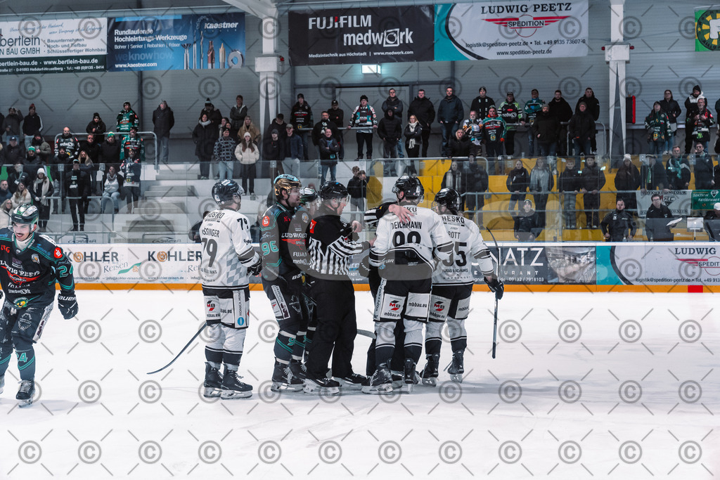 Alligators_vs_Passau_03_12_2025-60 | Höchstadt Alligators Fotogalerie: Eishockey-Action aus Franken. Professionelle Spielfotos, Portraits & Stadionbilder zum Download. Jetzt entdecken! - Realisiert mit Pictrs.com