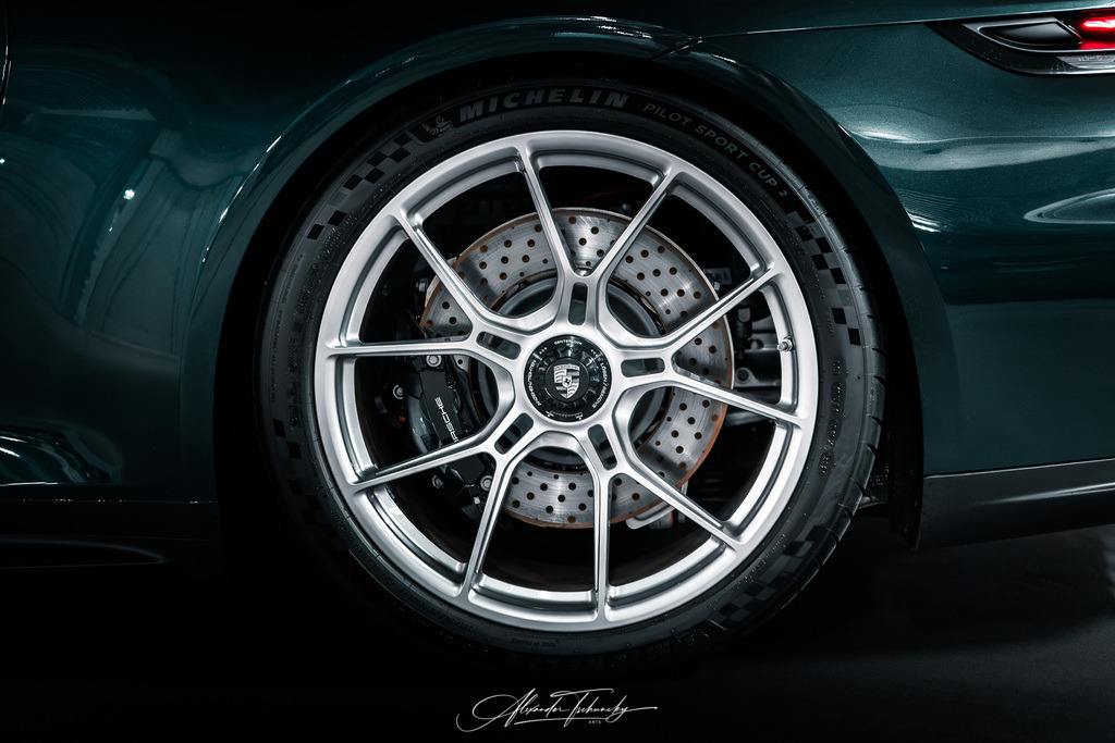 911 GT3 Touring Arlogrünmetallic | Entdecken Sie die faszinierende Welt von Alexander Tschuncky Arts: Kreative Fotografie, atemberaubende Automobilkunst und hochwertiger Bilderdruck. Lassen Sie sich inspirieren! - Realisiert mit Pictrs.com