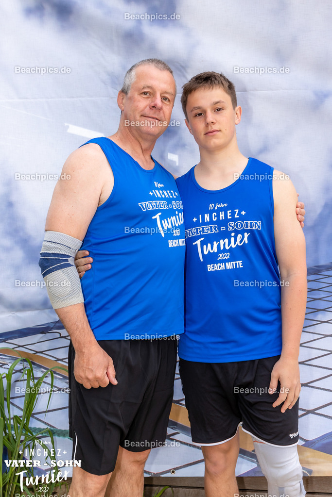 2022-00063112-Vater-Sohn-Turnier-Teamfotos-2 | 26.05.2022; Berlin Foto: Gerold Rebsch - www.beachpics.de