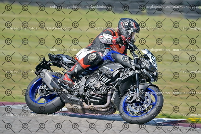 26BT02-0892 | markuskiefer.com - Realisiert mit Pictrs.com