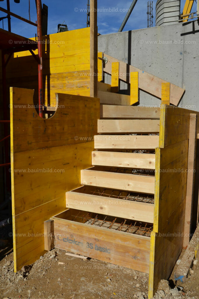 bib-lg04-betonarbeiten-treppen-0754 | Nach LV-Leistungsgruppen sortierte Detailfotos über den Bau eines Hauses. Alle Hausbau-Bilder direkt vom Urheber und Autor der Website Haus-Selber-Bauen.com