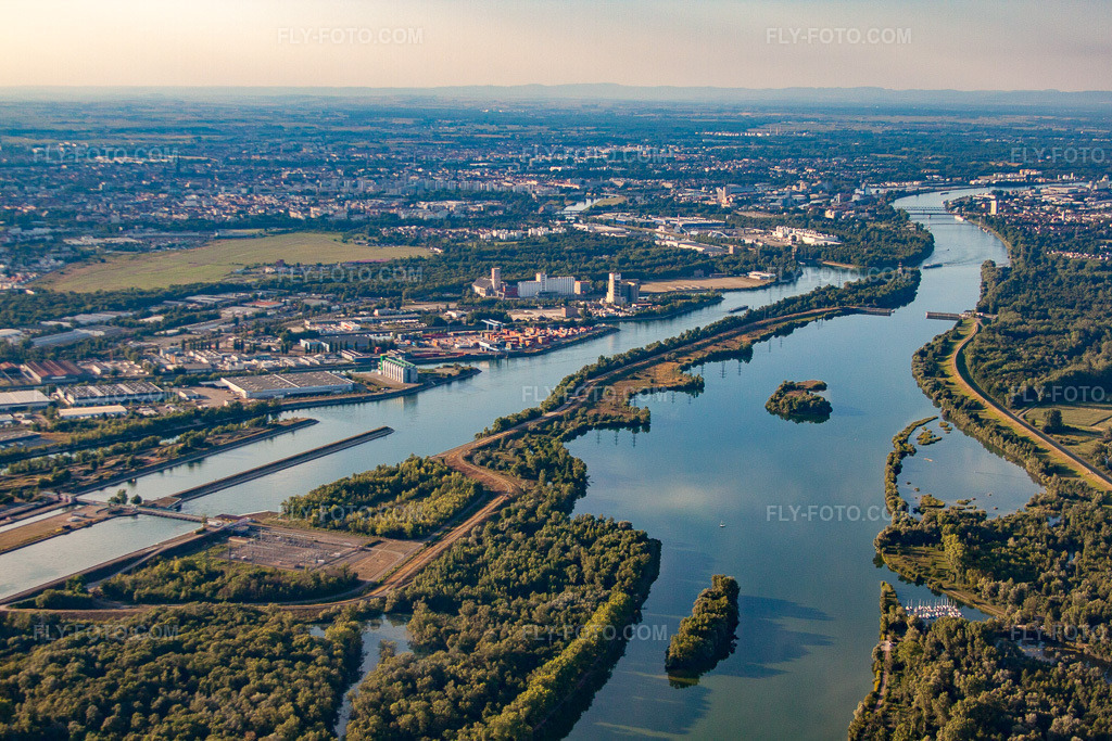 Aerial view: Port of Strasbourg in the district Port du Rhin Sud in Straßburg in the state Bas-Rhin, France.Photo: IMG_59516.jpg taken on 08/16/2013 by Werner Riehm/FLY-FOTO.comResolution of the original: 4752 x 3168 px