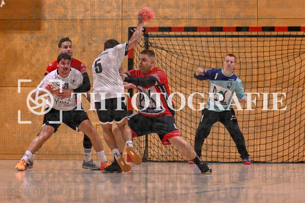 GER, SG Maulburg/Steinen - HSG Dreiland, Handball, Landesliga Suedbaden, 4. Spieltag, Saison 2024/2025, 12.10.2024 | Lucas Hopp (HSG Dreiland, #05) am Ball und vor Tim Lindner (SG Maulburg/Steinen, #09)GER, SG Maulburg/Steinen - HSG Dreiland, Handball, Landesliga Suedbaden, 4. Spieltag, Saison 2024/2025, 12.10.2024Foto: TH Fotografie/Thomas Hess
