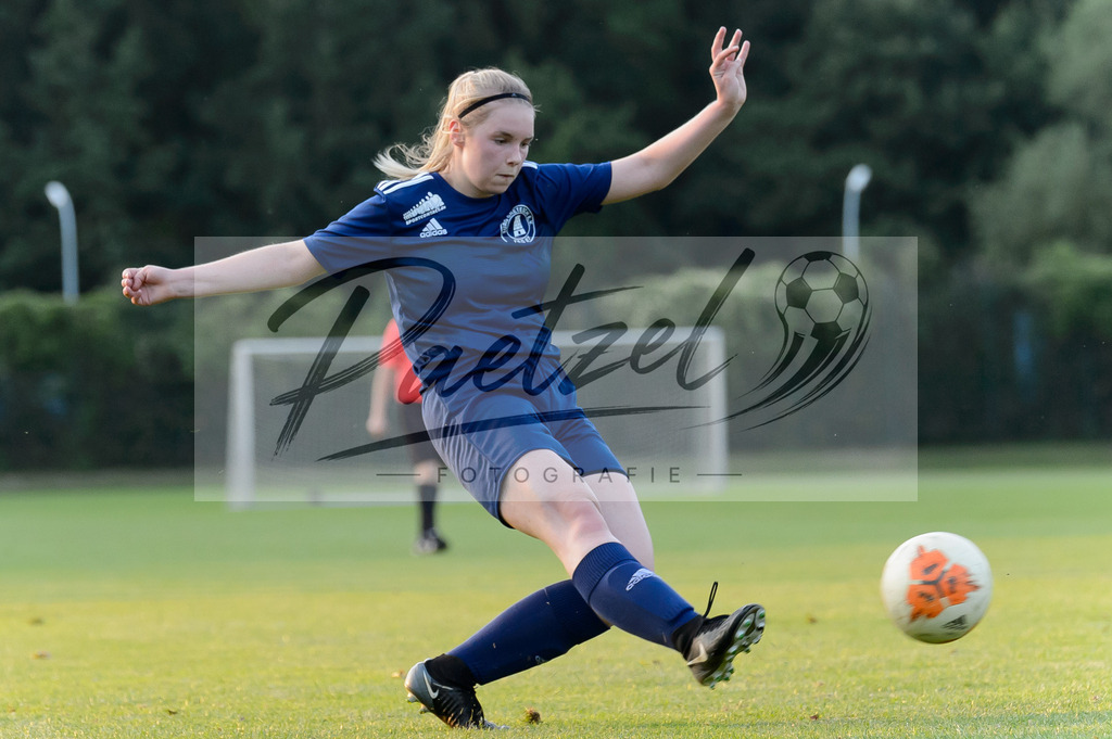 GREBES20210719_055 | Fussball, Frauen:   beim Spiel der 1. Kreisklasse zwischen TSG 07 Burg Gretesch IV und TuS Bad Essen im TSG-Sportpark am 19.07.2021 in Osnabrueck, Deutschland. - Realisiert mit Pictrs.com