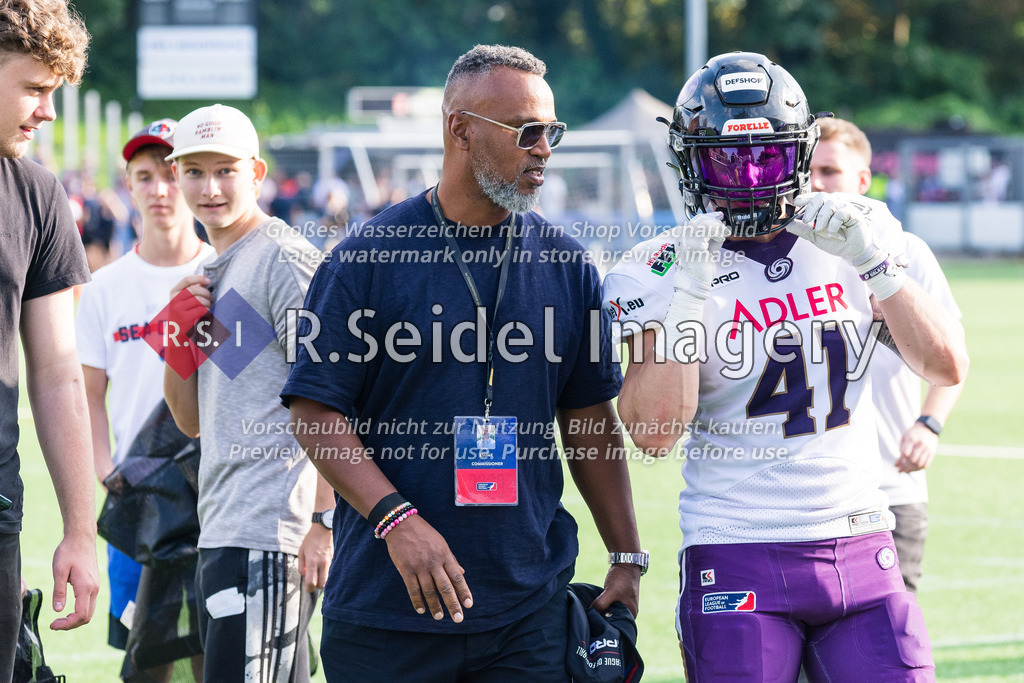 RS-1-004023 | Patrick Esume (ELF, Commissioner), Sebastian Gauthier (#41, Frankfurt, LB)