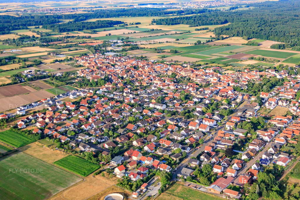 Luftbild: Ortsübersicht aus Nordosten in Zeiskam im Bundesland Rheinland-Pfalz in Deutschland. Foto: IMG_69639.jpg vom 04.07.2014 durch Werner Riehm/FLY-FOTO.de
