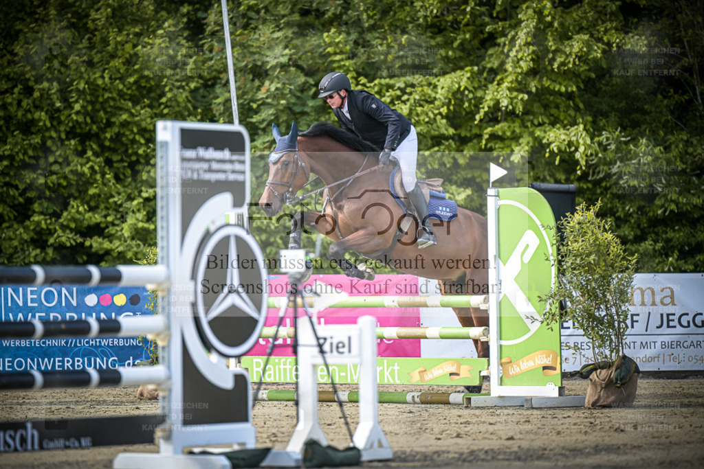 DOS_8163 | Entdecke hochwertige Reitturnierfotos von Foto Oger. Professionell, emotional und authentisch – jetzt Lieblingsmomente im Shop bestellen. - Realisiert mit Pictrs.com