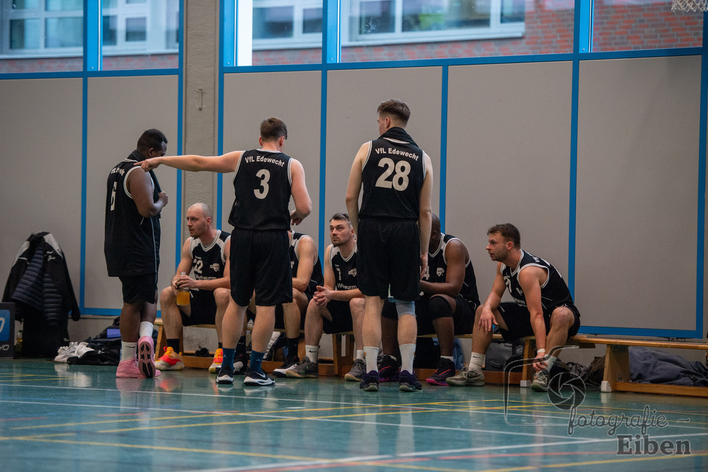 VFL Rastede 2-VfL Edewecht Wattworms | VFL Rastede II (weiß)-VfL Edewecht Wattworms (schwarz) am 18.02.2024; in Kleibrok (Sporthalle Zur-Windmühlen-Straße), Photo: Philip Eiben 2024 - Realisiert mit Pictrs.com