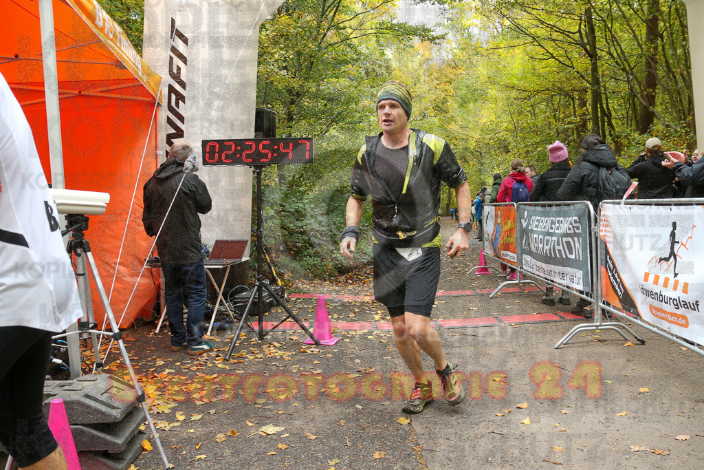 251026_1227_EX1_0428 | Sportfotografie im Rhein-Sieg Kreis, Köln, Bonn, NRW, Rheinland Pfalz, Hessen, etc. Unser Tätigkeitsfeld umfasst den Laufsport vom Volkslauf über den Marathon, Duathlon, Triathon bis zum Ultralauf wie Kölnpfad Ultra oder Schindertrail.